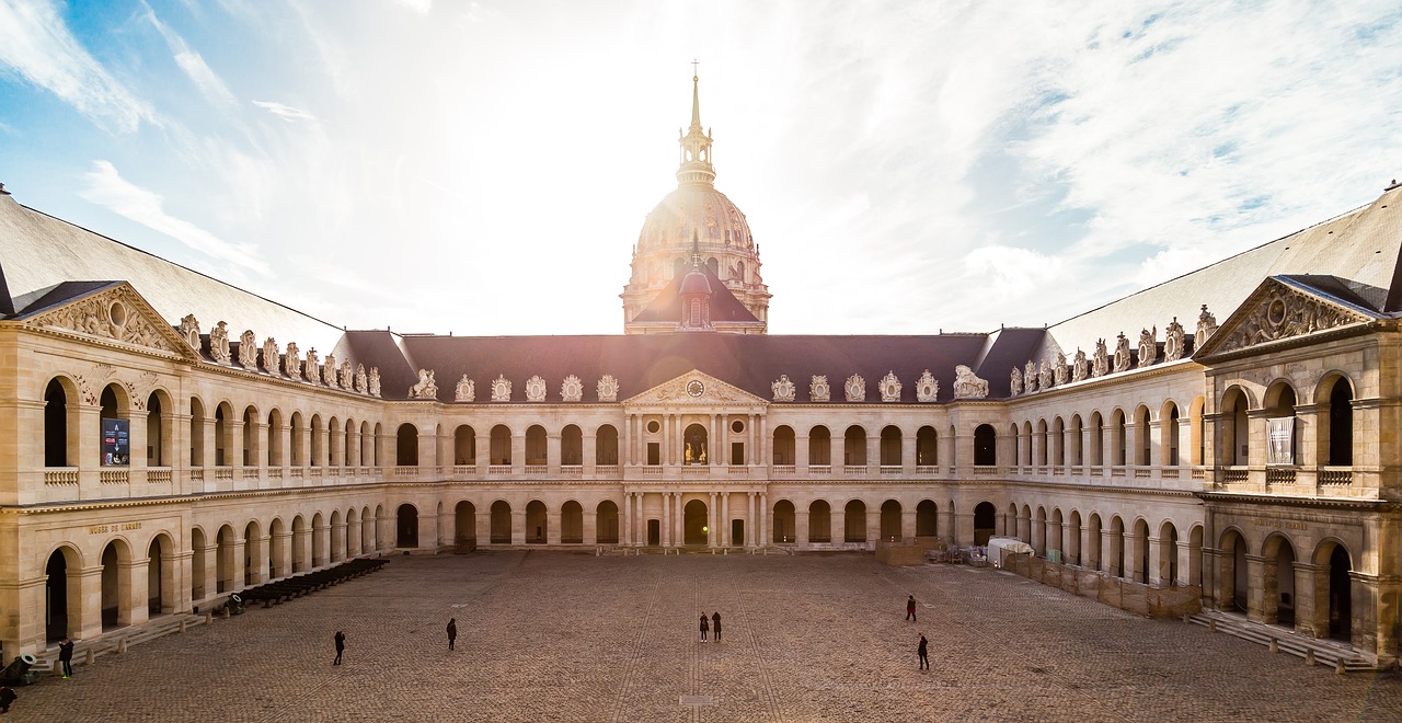 Insbesondere bei großen Museumsgebäuden lohnt sich eine Gebäudeversicherung
