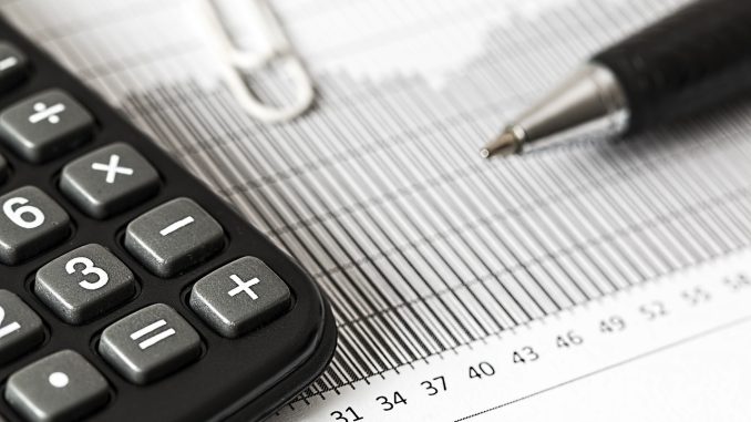 calculator-1680905_1280 steuerliche Vor- und Nachteile bei Immobilien