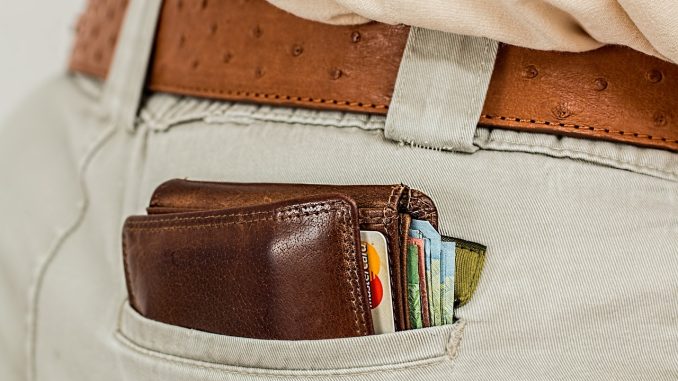 wallet-gf7cc42ae2_1280 Vergleich einer Kreditkarte